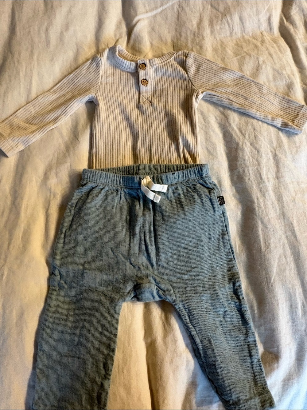 Neutral baby boy bundle - Beige & Blue Tones — 6-9m - Picture 7 of 15